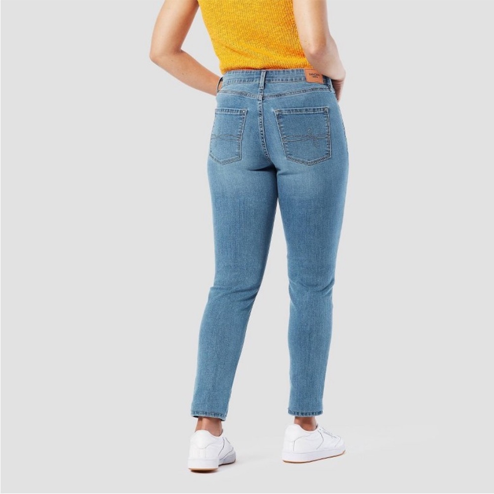 Denizen from Levi’s Mid-rise Slim Jeans sz 12 Short NWOT